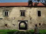 A kastély bejárata.
