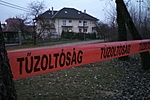 Hmmm A tüzoltók megprobálták elzárni a területet?