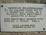 Szobor alatti tábla